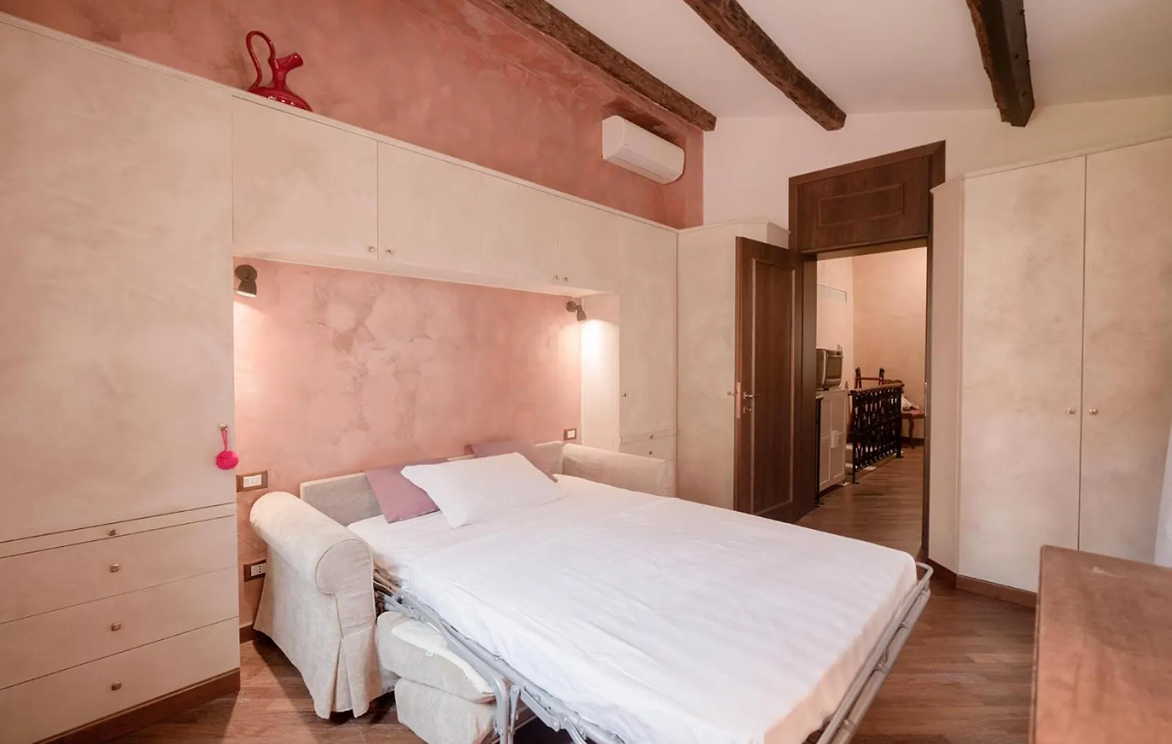 Apartament Rosso Veneziano